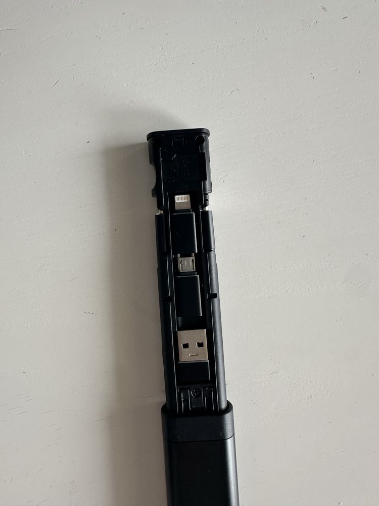 Budi czytnik kart + adaptery (USB-C / micro USB / lightning)