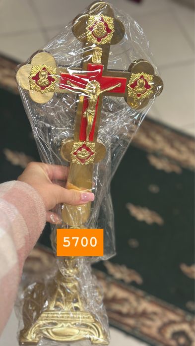 Хрест на підставці напрестольний з камінням