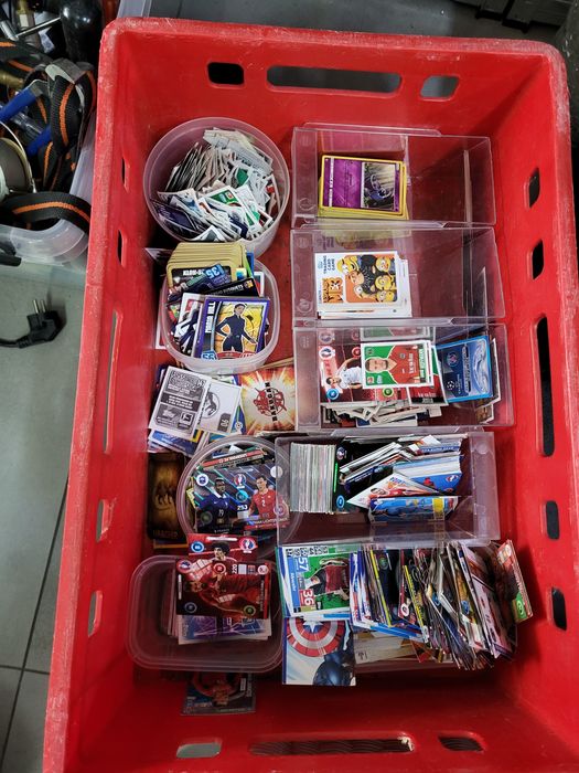 Duza ilość kart kolekcjonerskich