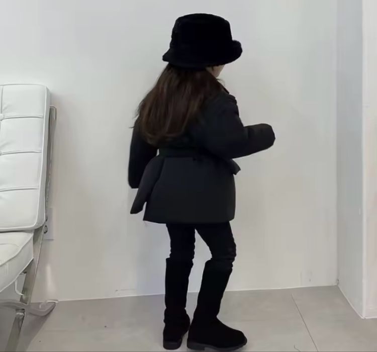 Продам курточку на дівчинку 4-5 років. Пуховик,осінь, зима. 120 розмір