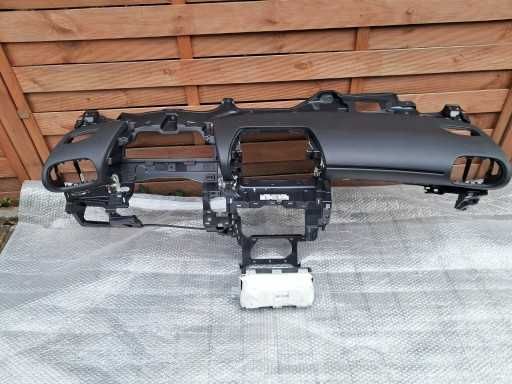 Toyota yaris 4 deska rozdzielcza