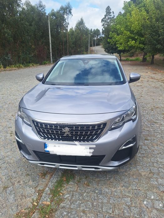 Peugeot cinza 3008