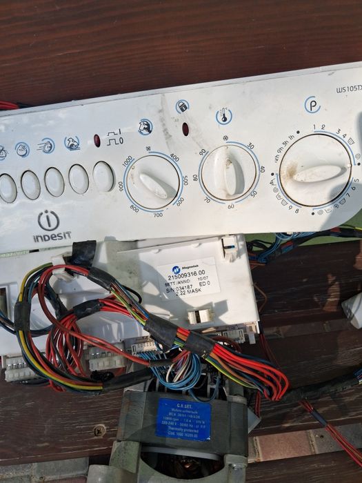 Двигун з платою до пральної машини Індезіт.