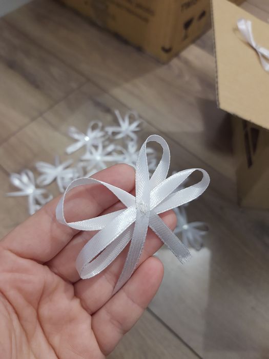 Kokardki zawieszki wstążki srebrne na butelki alkohol wódkę wesele