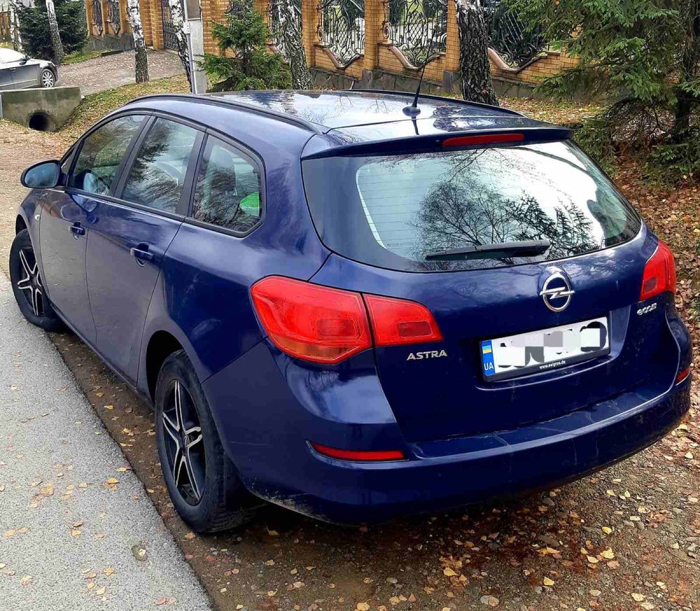 Продам или обменяю  Opel Astra J