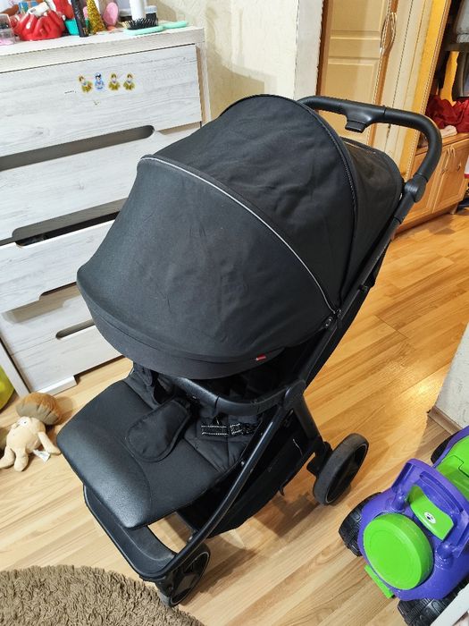 Прогулянковий візок