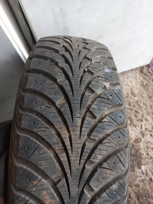 Зимова гума Goodyear Ultragrip extreme 195/60 R15