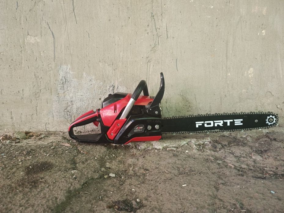 Продам бензопилу REZER FGS-5200MG