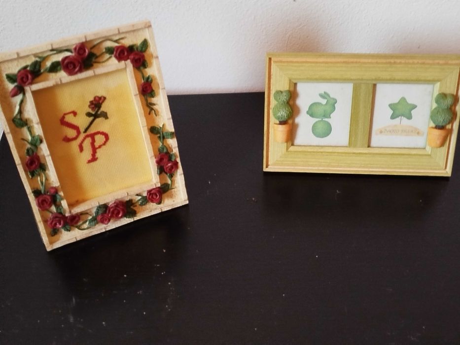 Dois suportes para fotografia