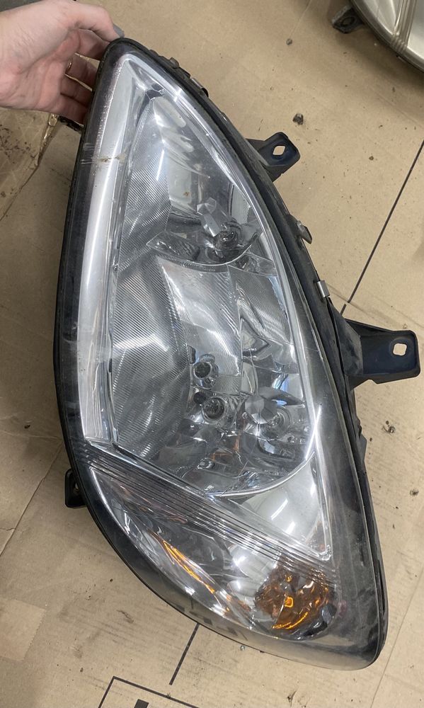 Lampa Reflektor Przód Lewy Prawy Hella Mercedes Vito Viano W639 W 639