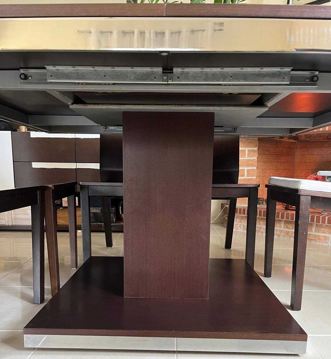 Sala de Jantar de 8 a 12 lugares em wengue maciço c/ 8 cadeiras design