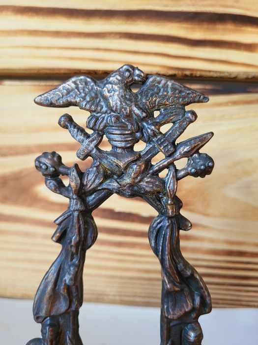 Stara przedwojenna metalowa ramka z motywem wojskowym