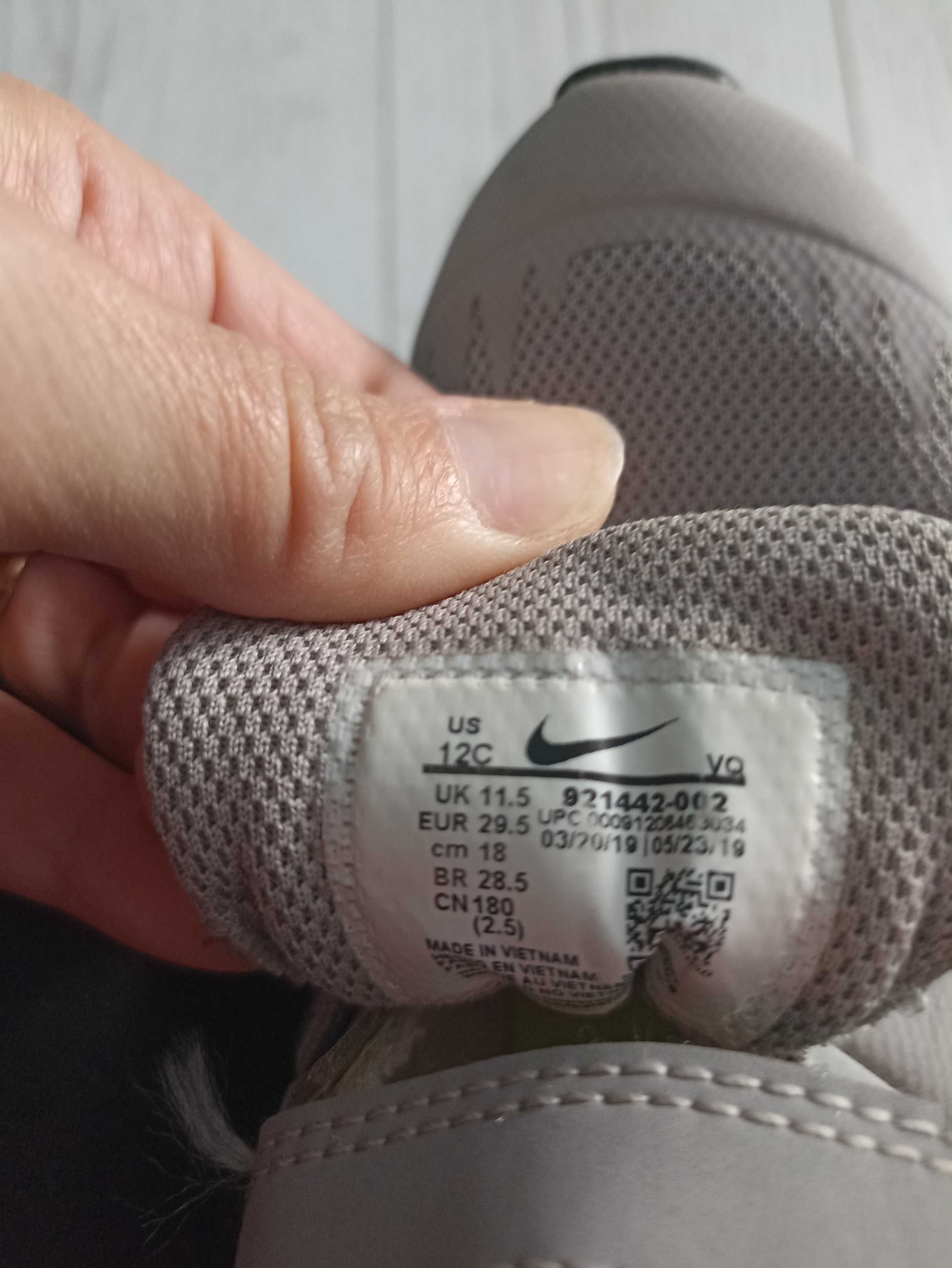 Buty dziecięce 29,5 Nike i 31 Pumy