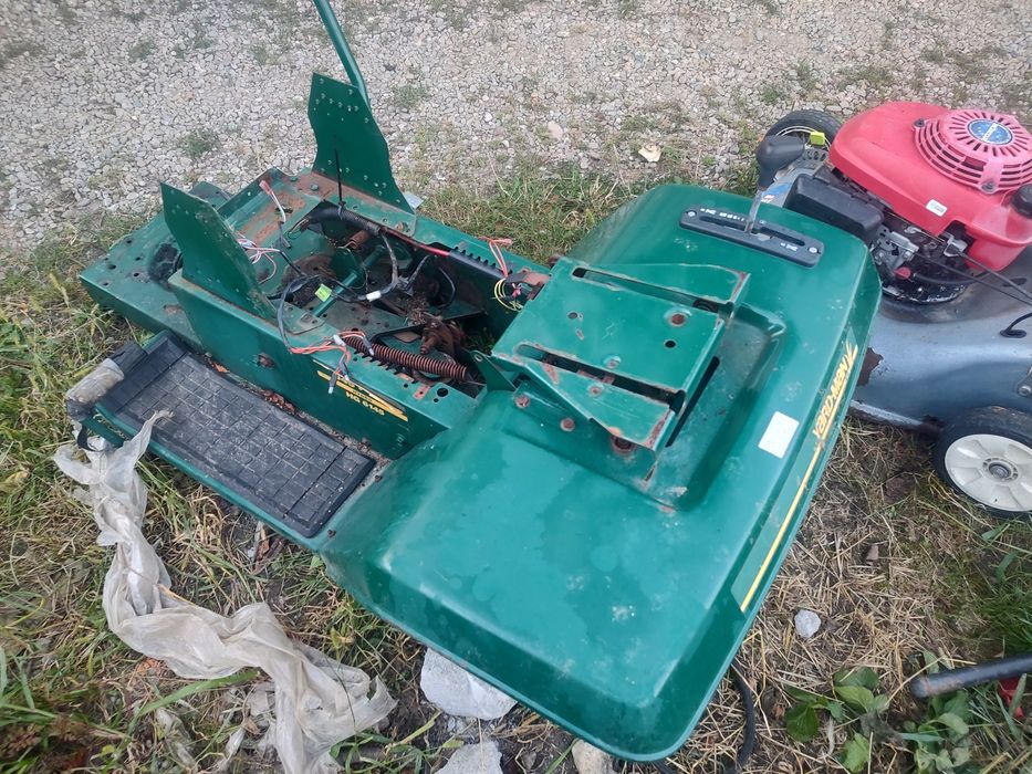 Rama traktorek części błotnik Yard Man Mtd plastik