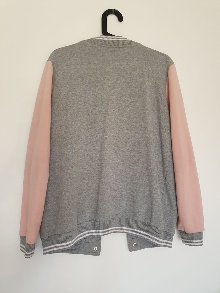Bluza z naszywkami