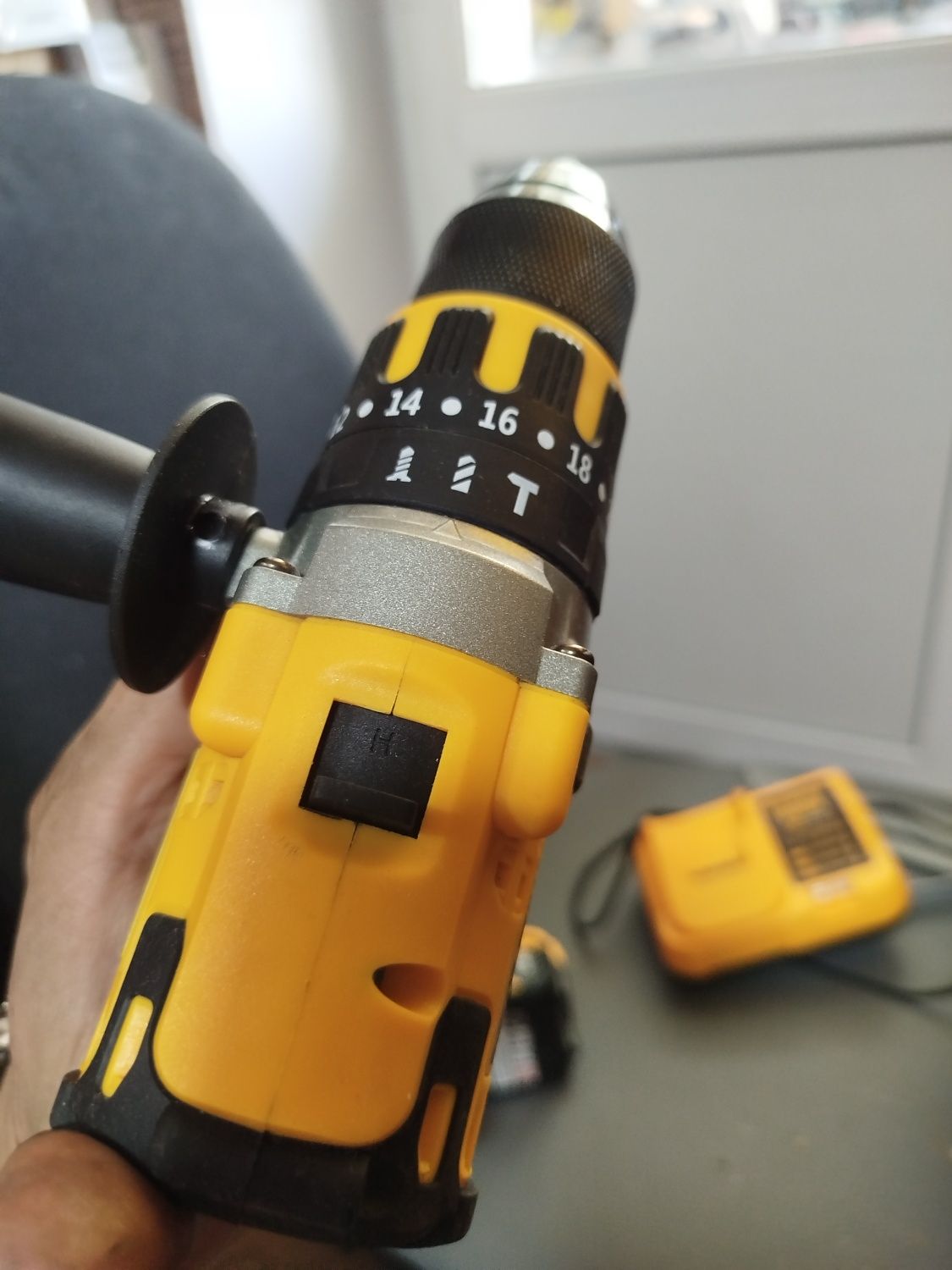 Ударный шуруповёрт DeWalt 13мм.5Ah