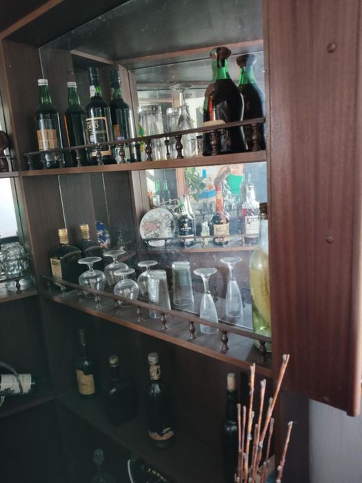 Bar de canto em madeira