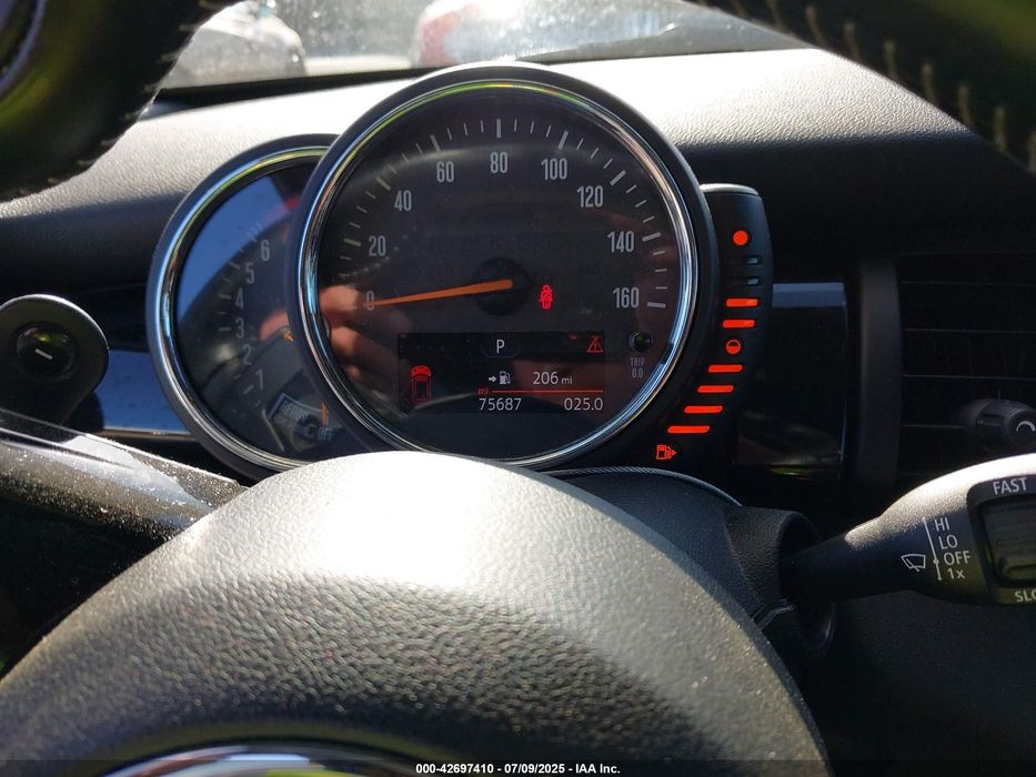 2017 MINI COOPER S в дорозі