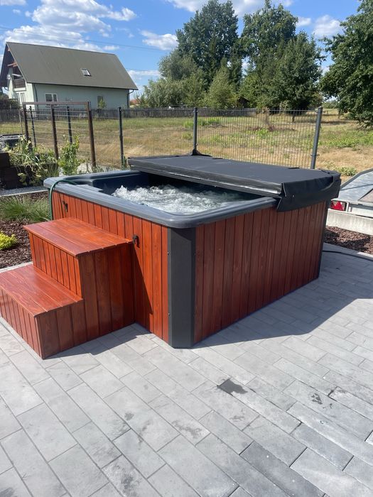 Jacuzzi ogrodowe 5-6 osobowe.