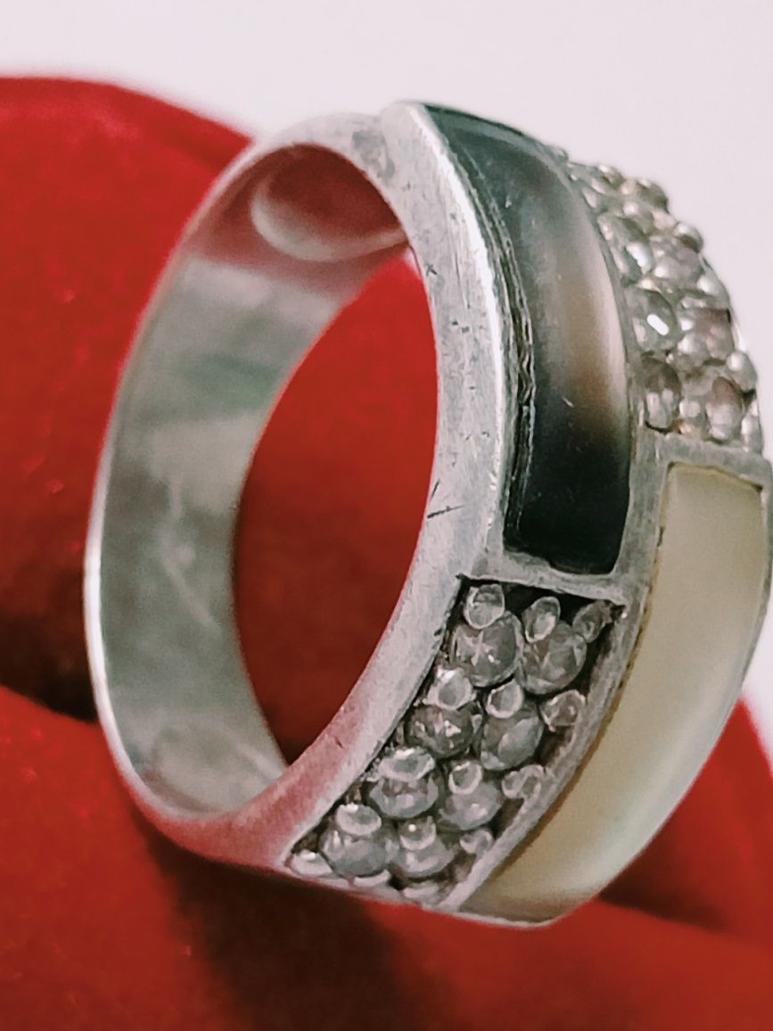 Srebrny pierścionek z cyrkoniami rozm.  14 dwa kolory