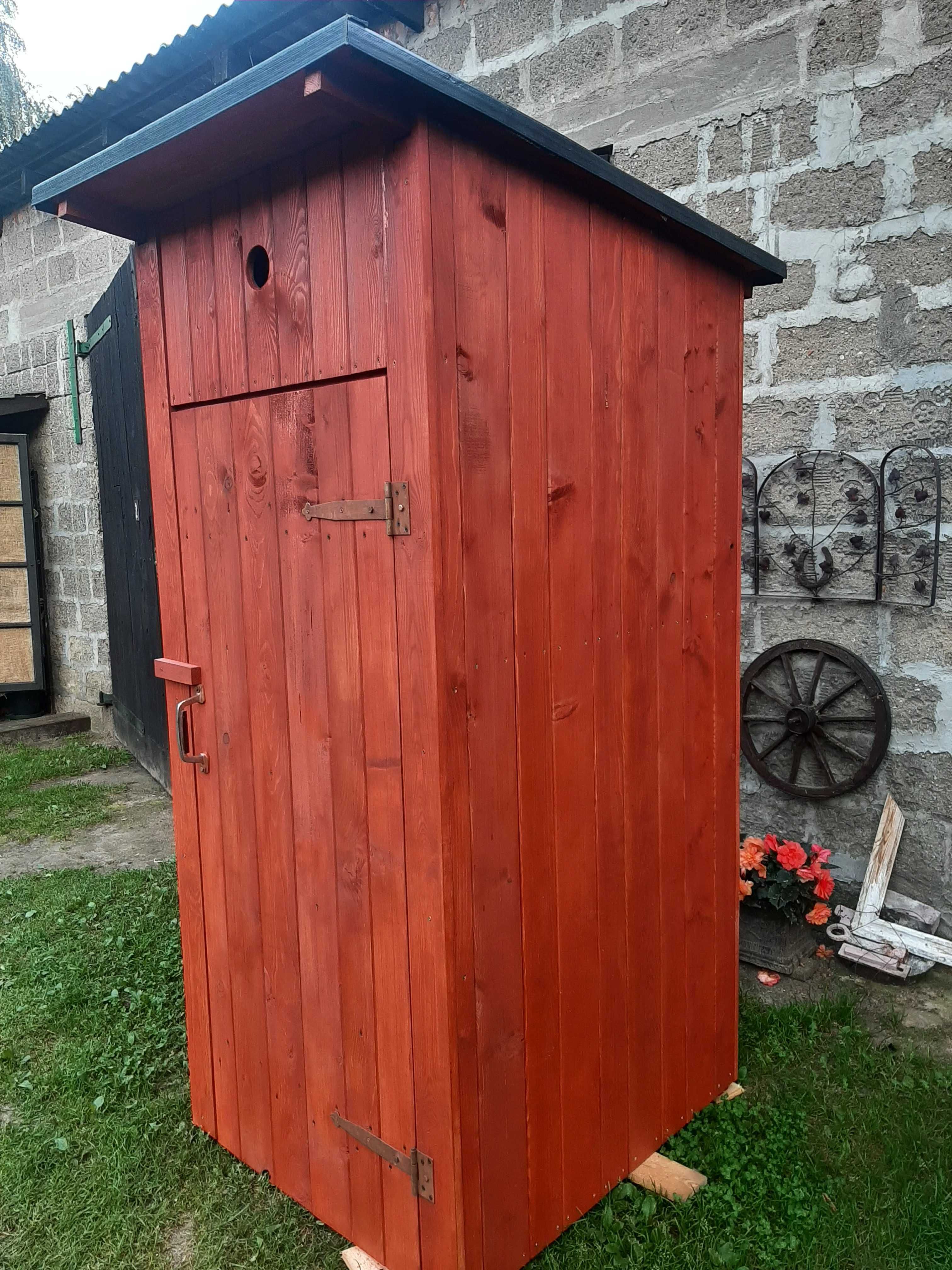 Ubikacja drewniana, wychodek, wc
