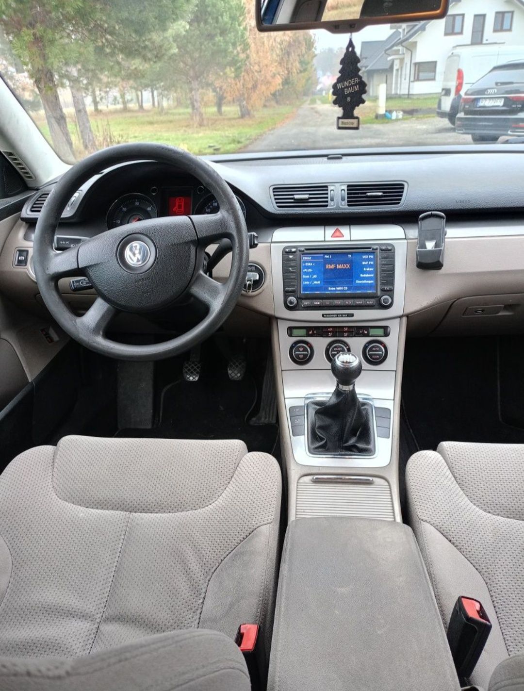 Passat 2.0. skręca jeździ hamuje