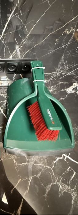Совок для сміття зі щіткою. Совок з щіткою для прибирання