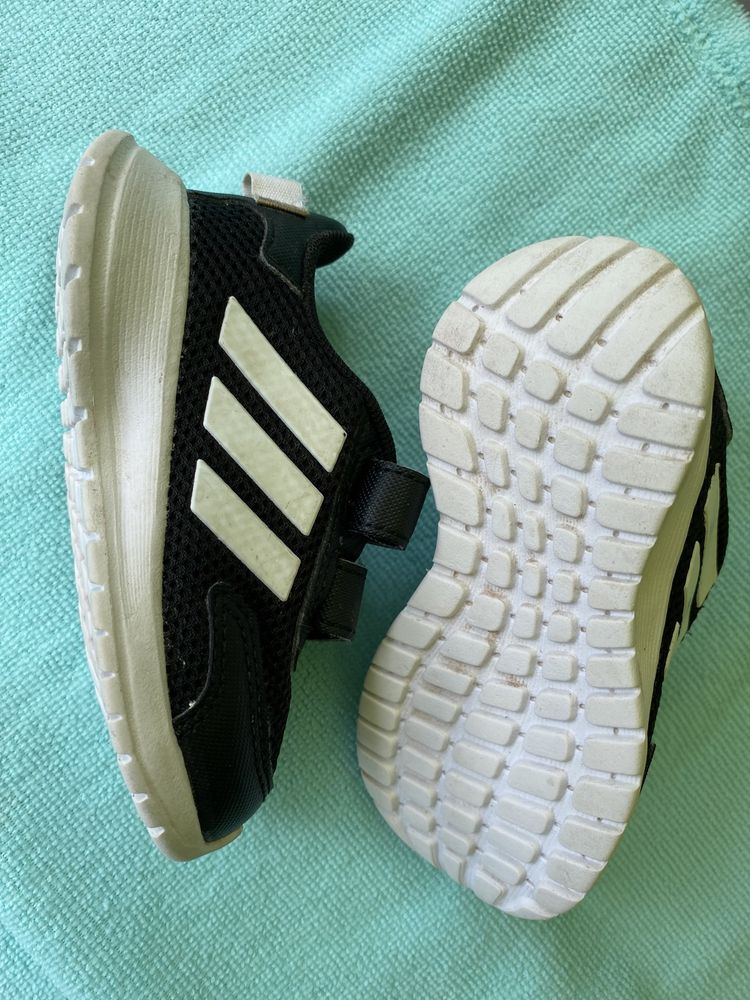 Adidaski rozmiar 22