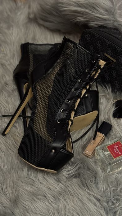 Стріпи(взуття для танців)