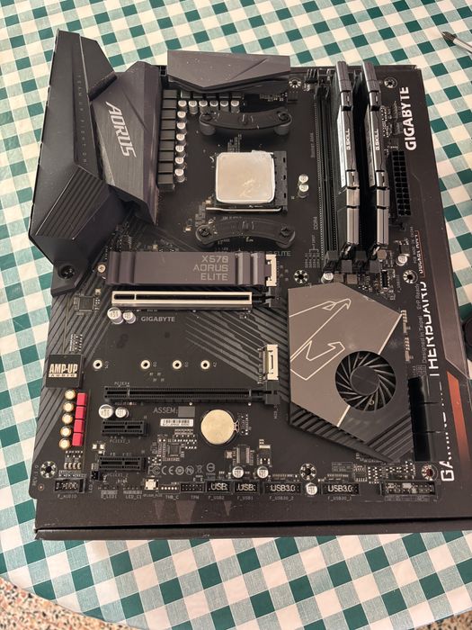 Bundle x570 AorusElite ; fonte 650w; 5600x ryz ; gskill 8x2gb ram