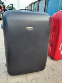 Włoska walizka Roncato plastikowa na kółkach