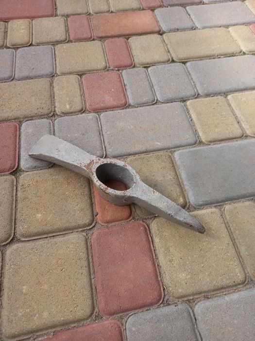 Кирки, и Разные молотки.