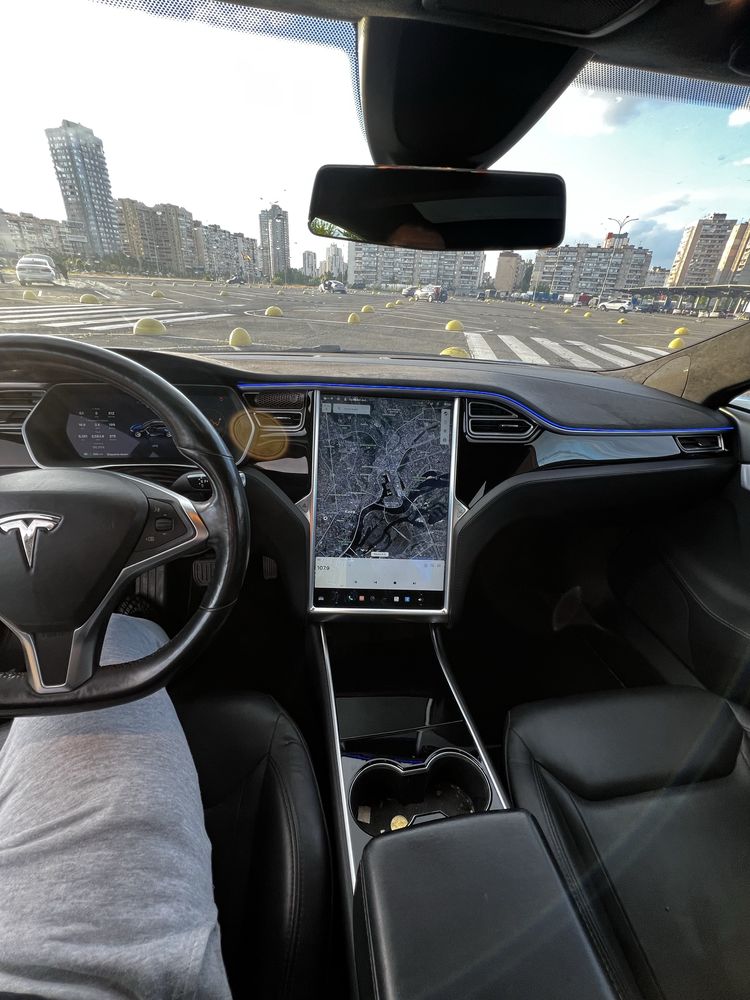 Tesla model S 90D