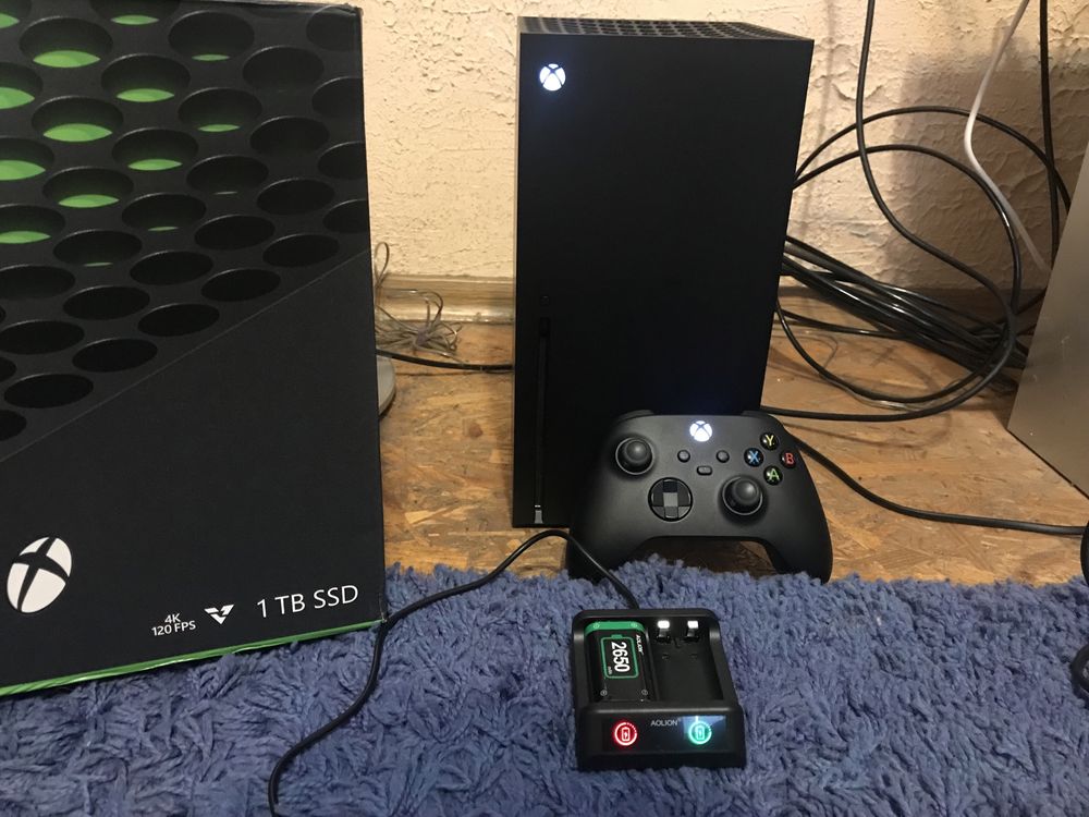 Xbox series X + сменные аккумуляторы + аккаунт