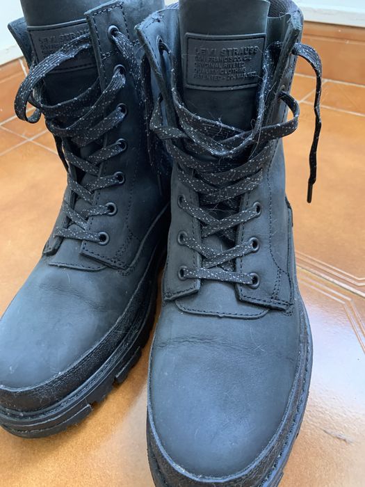 Botas levis  originais ,em bom estado