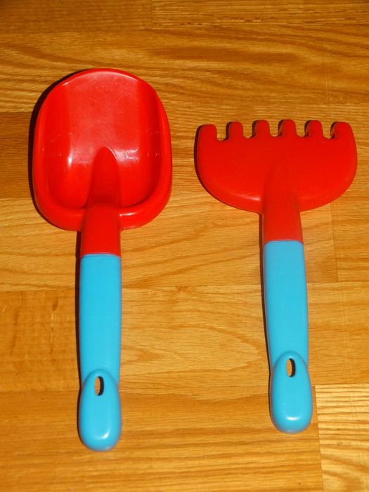 Łopatka i Grabki Duże Zestaw do piaskownicy niebiesko - czerwony Hemar