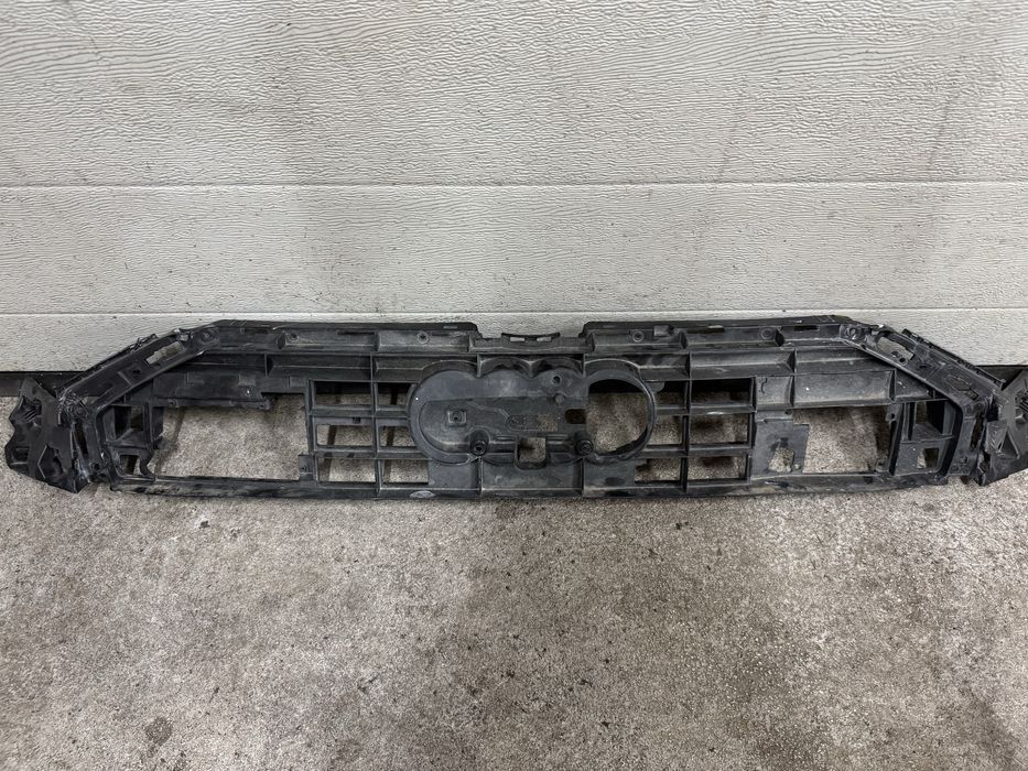 Wzmocnienie kratka atrapa Audi A6 c8 4k0