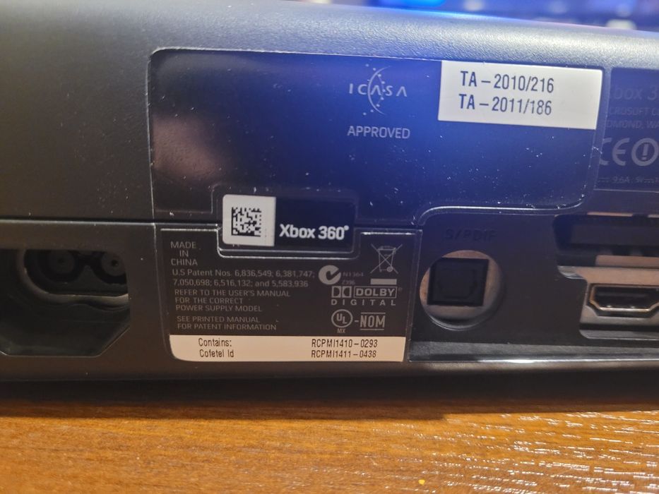 Xbox360 320gb model1439 stan bardzo dobry fajny zestaw box