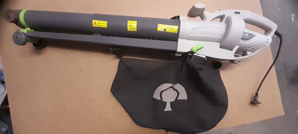 Elektryczny odkurzacz (dmuchawa) do liści