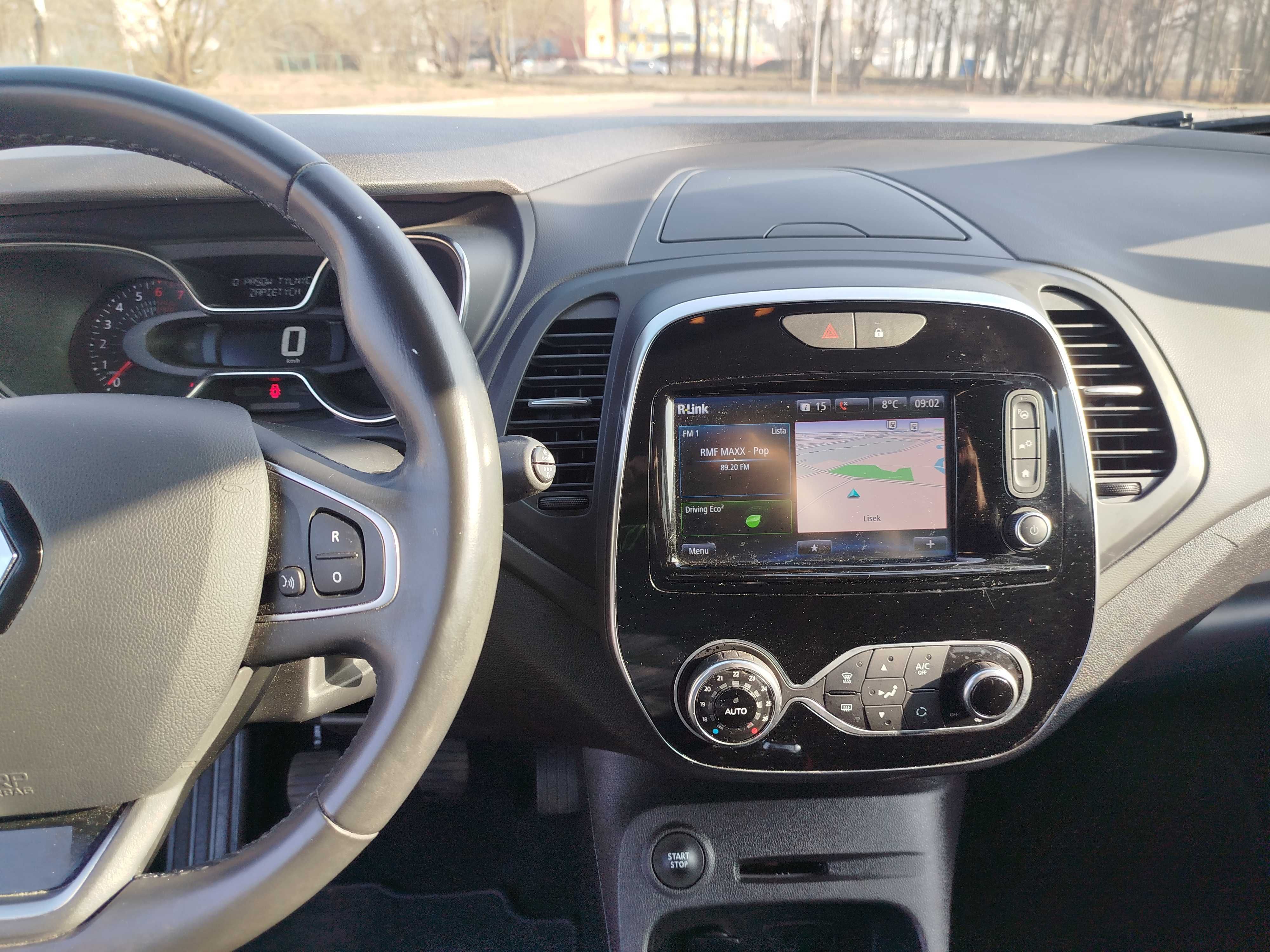 Renault Captur 1.2 sam parkuje