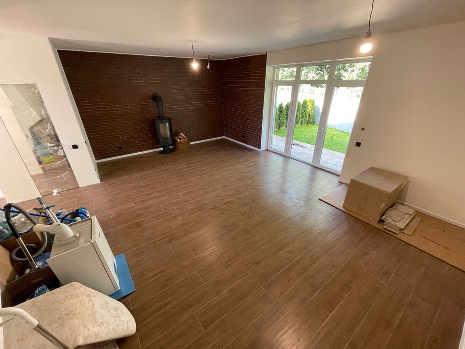 Продам 5 кімнатний будинок 211 кв.м. с. Солуки!