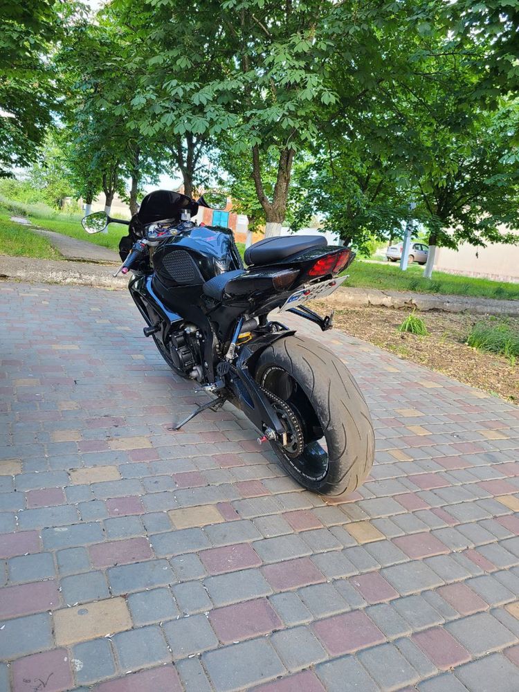 Продам мотоцикл suzuki gsx-r750