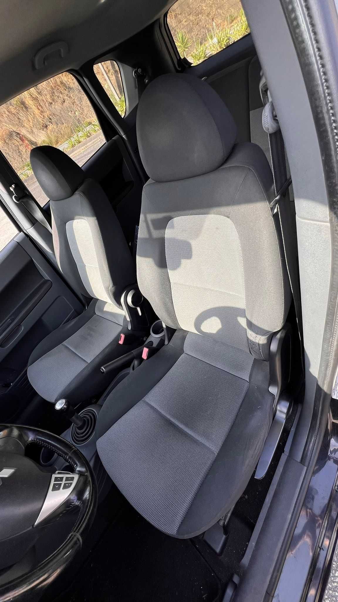 2011 Mitsubishi colt 1.3