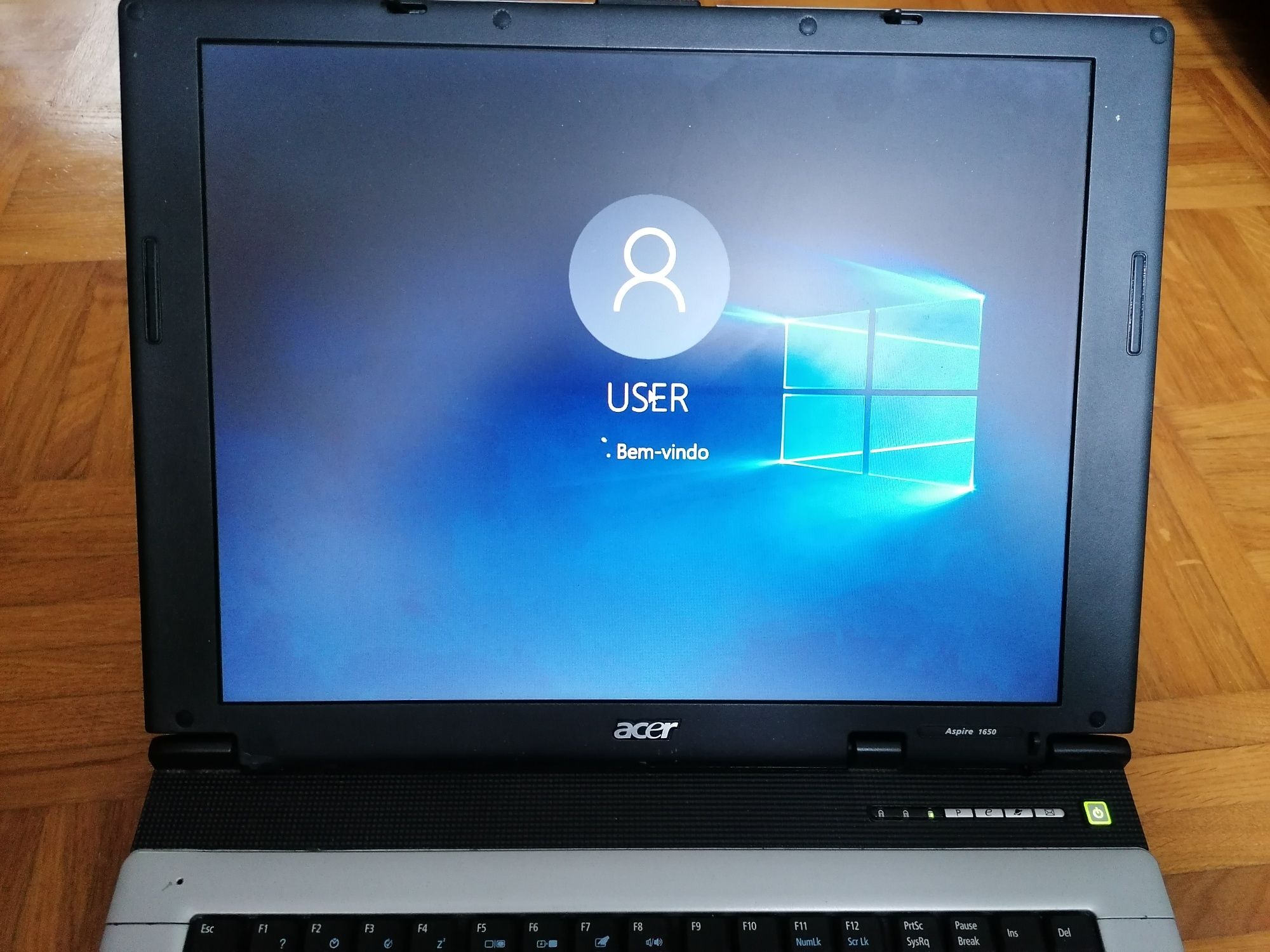 Portátil Acer Aspire com Windows 7
