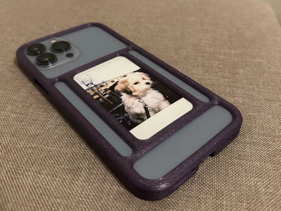 Capa iPhone 13 Pro Max com Porta-Fotos Instax Mini