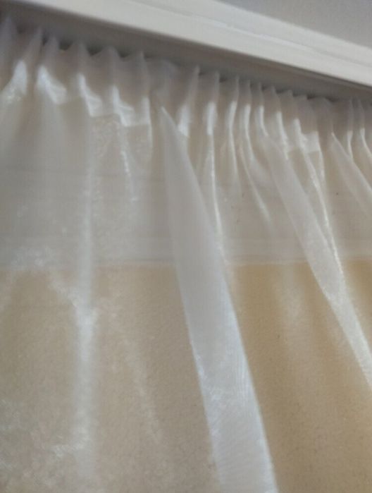 Коротка тюль на кухню.