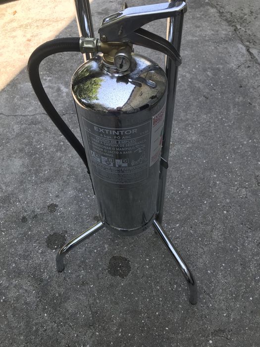 Estintor em inox como novo  com suporte de chao