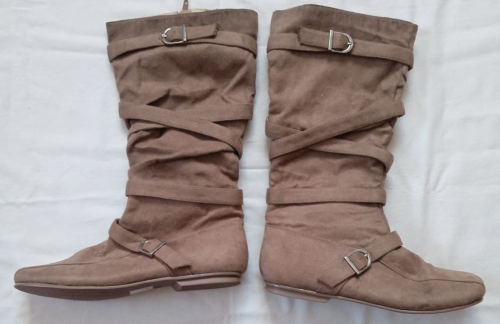 Чоботи нові,37 р