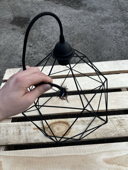 Продам нову люстру