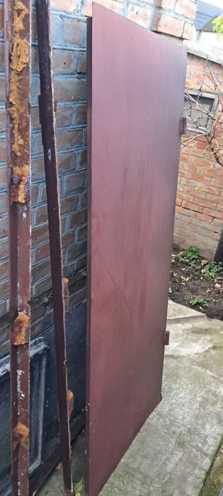 Двері металеві з рамою